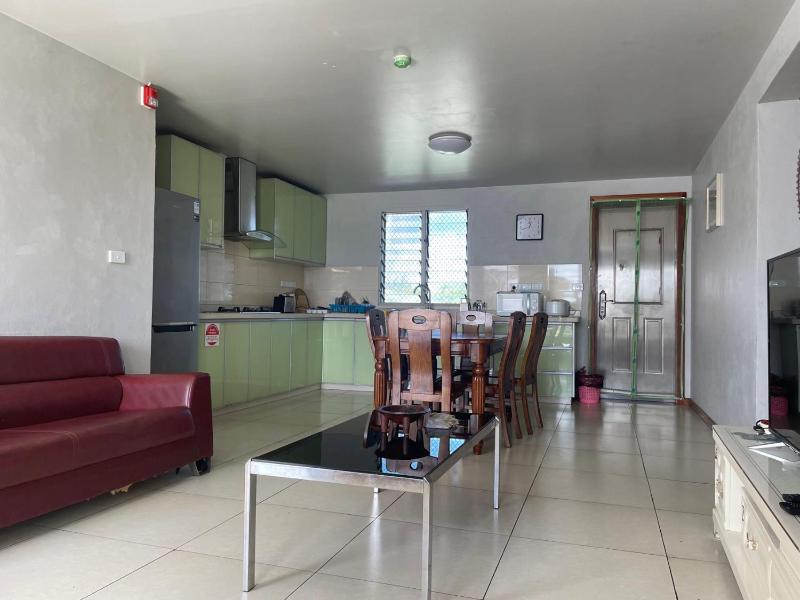 Large 2-Bedroom Apartment-Free Parking-Great Location - image 11