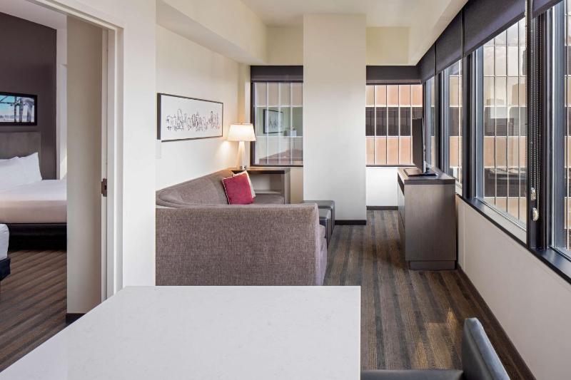 One-Bedroom Suite with Two Queen Beds image 3
