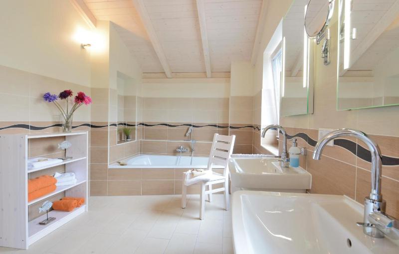 Three-Bedroom Holiday Home  image 3