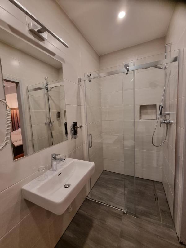 Double Room image 4