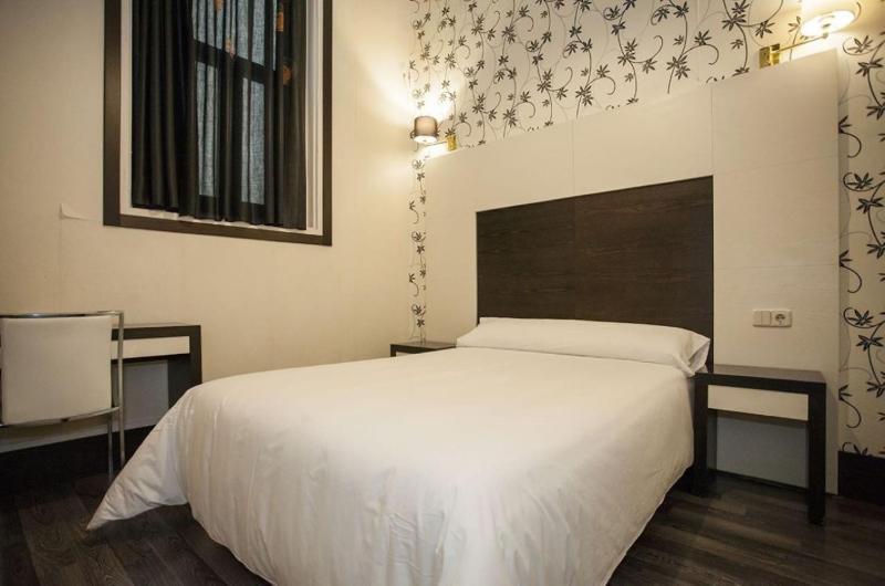 Single Room image 4