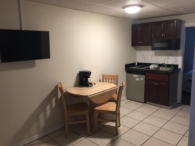 King Room with Futon image 2