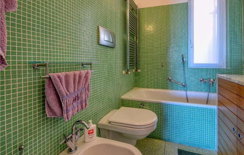 Beach Front Apartment In Rapallo With Wifi - image 10