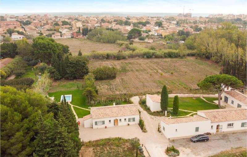 Amazing Home In Serignan - image 21