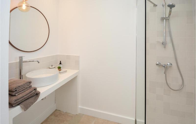 Amazing Home In Serignan - image 32