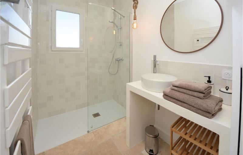 Amazing Home In Serignan - image 29