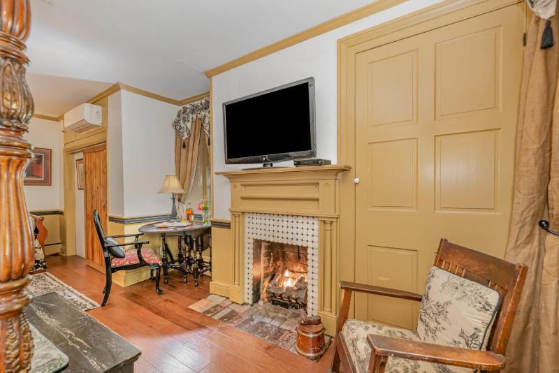 Deluxe Double or Twin Room with Balcony image 3
