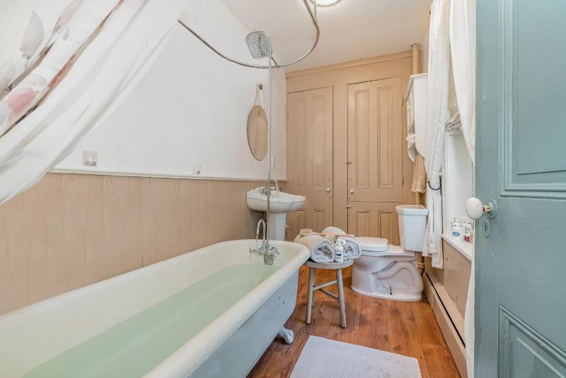 Deluxe Family Suite image 1