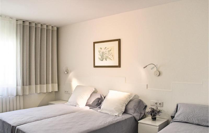 Four-Bedroom Apartment image 4