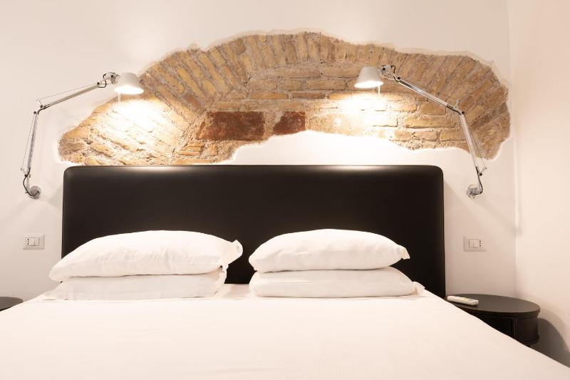 Deluxe Triple Room image 2