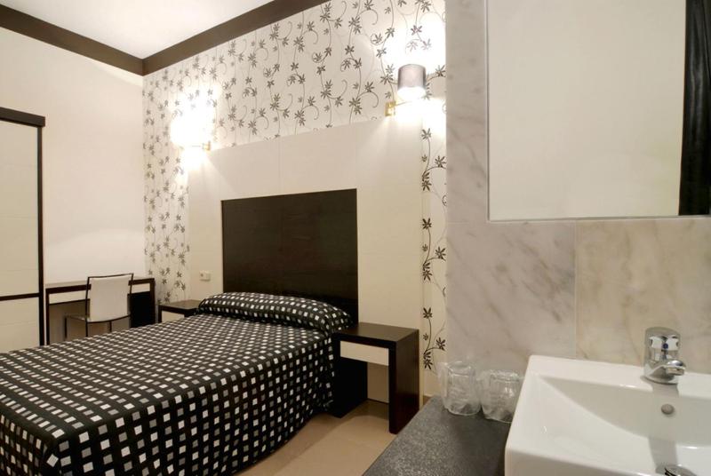 Single Room image 3