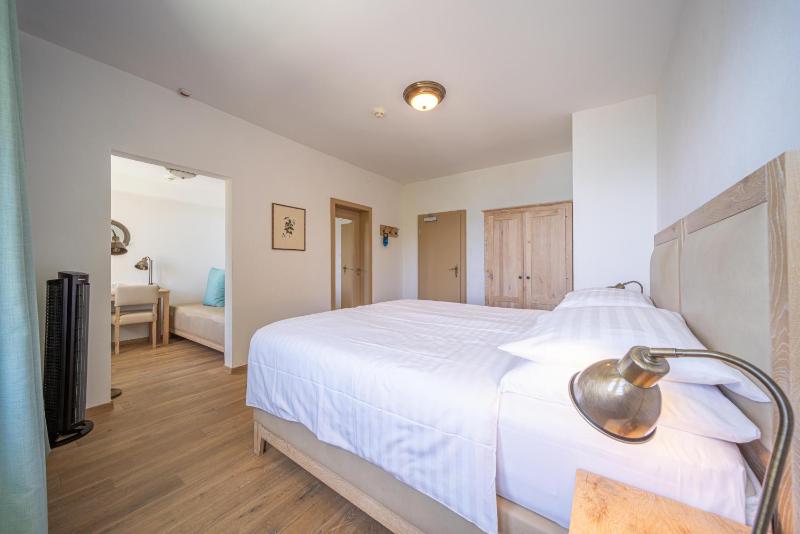 Junior Suite with Lake View image 4
