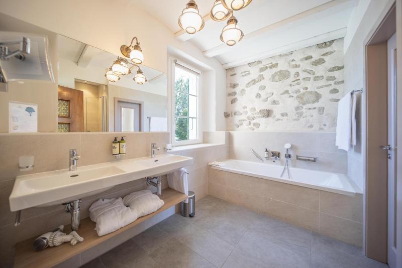 Suite with Lake View image 3
