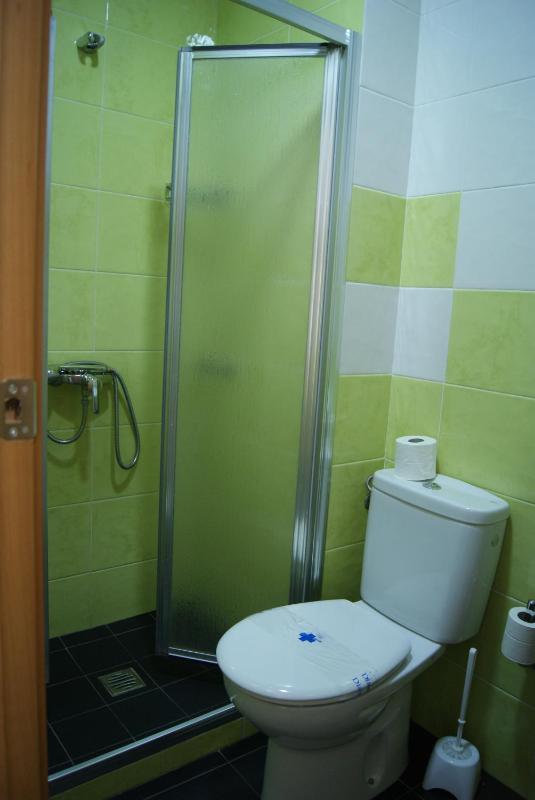 Family Room (6 Adults) image 2