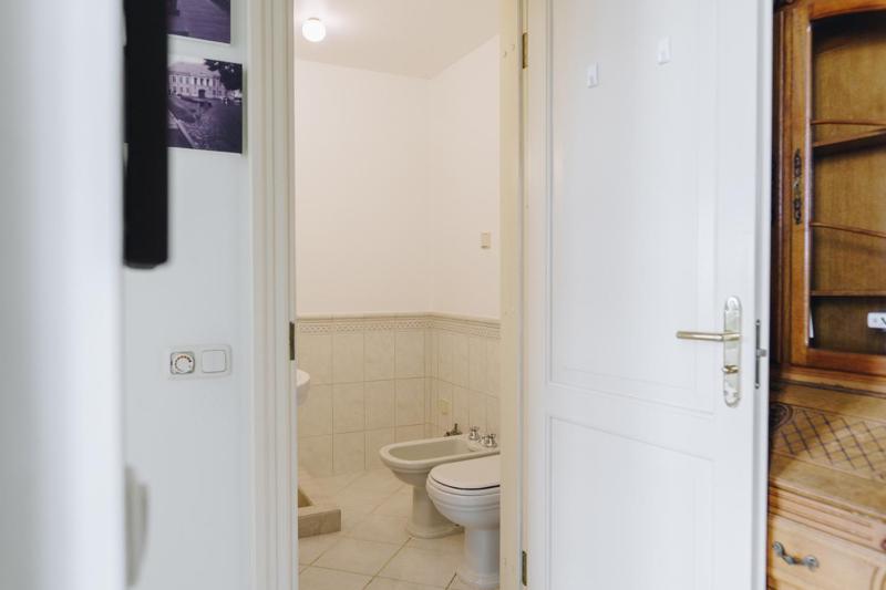 Dream Stay - Art gallery Family Apartment with 2 Bathrooms - image 2