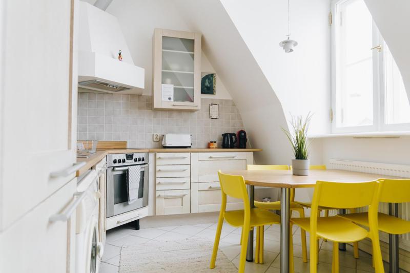 Dream Stay - Art gallery Family Apartment with 2 Bathrooms - image 13