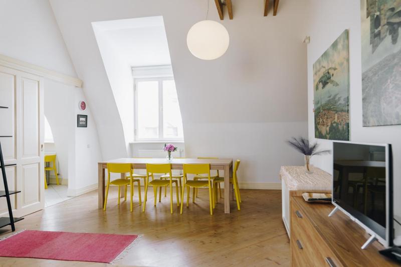 Dream Stay - Art gallery Family Apartment with 2 Bathrooms - image 10