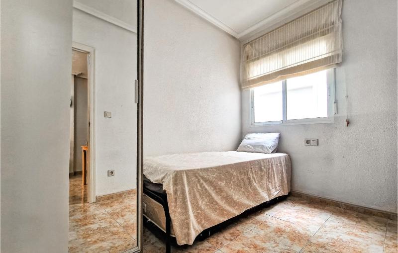 Awesome Apartment In Torrevieja With Wifi - image 11