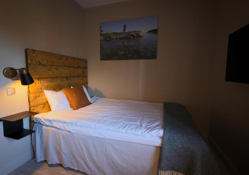 Small Double Room (140 cm bed) image 1