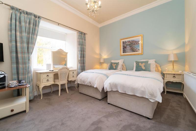 Family Room image 4