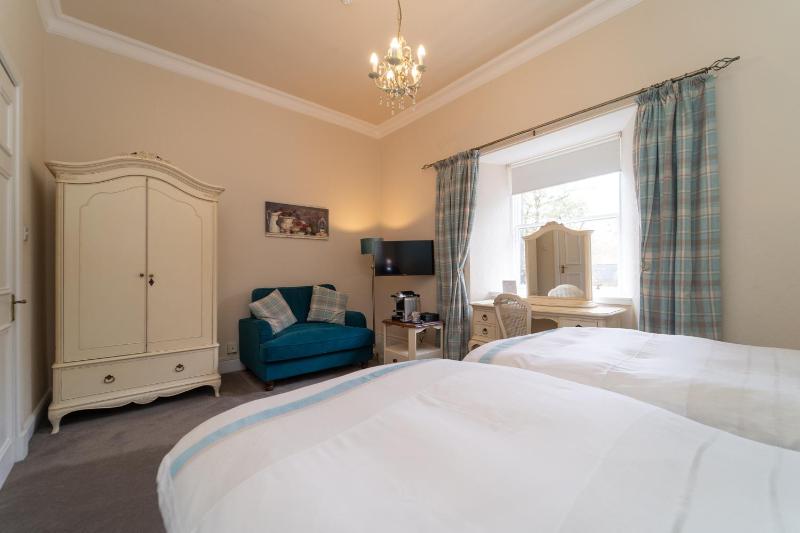 Family Room image 3