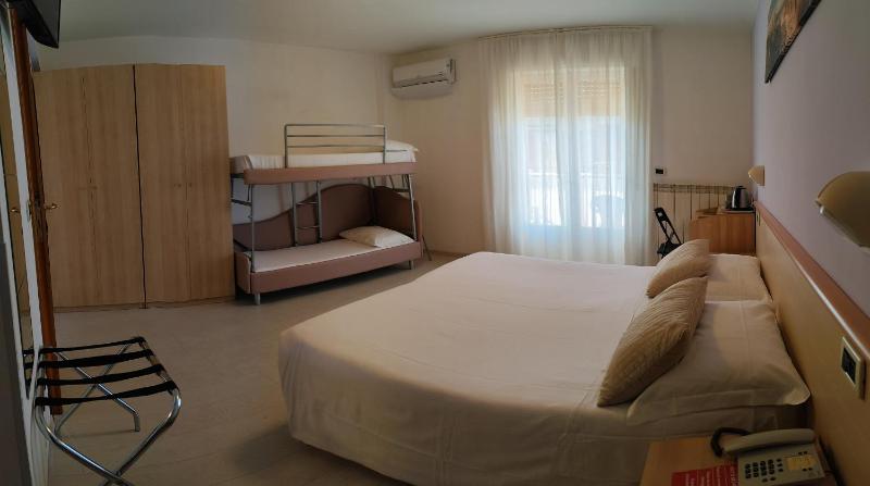 Quadruple Room with Balcony image 1