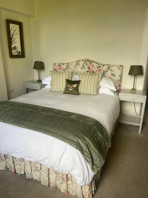 Suite with Garden View image 4