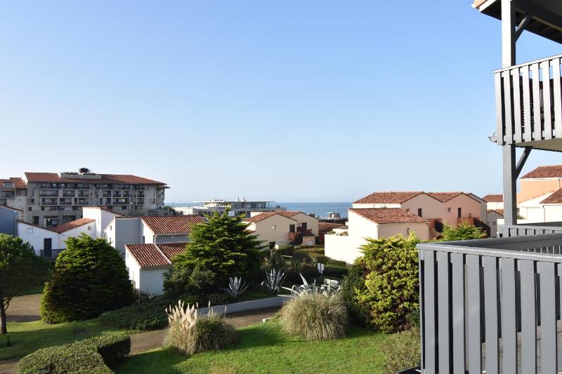Résidence Les Terrasses de Notre Dame bel appartement avec vue sur l'entrée du port - image 4