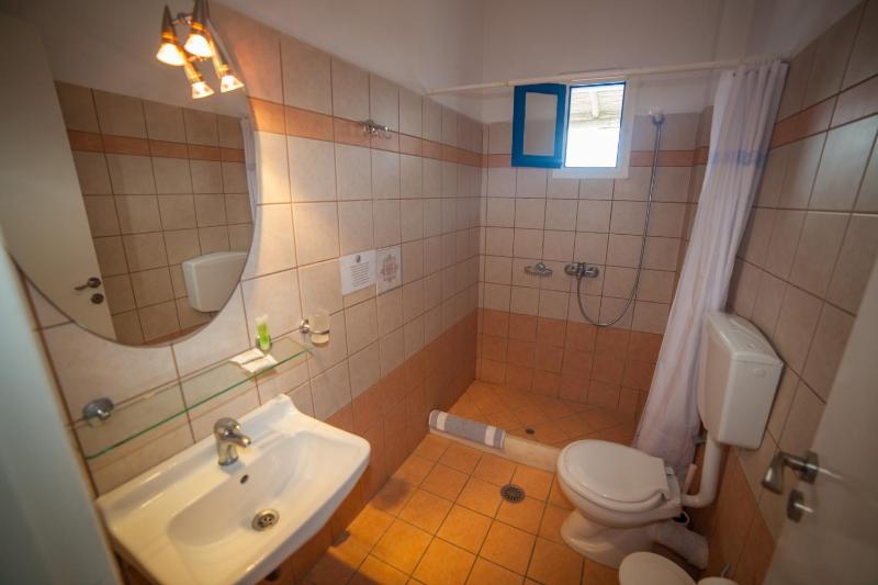 Triple Room with Sea View image 2