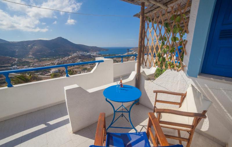 Triple Room with Sea View image 3