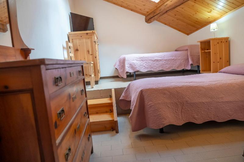 Twin Room image 3