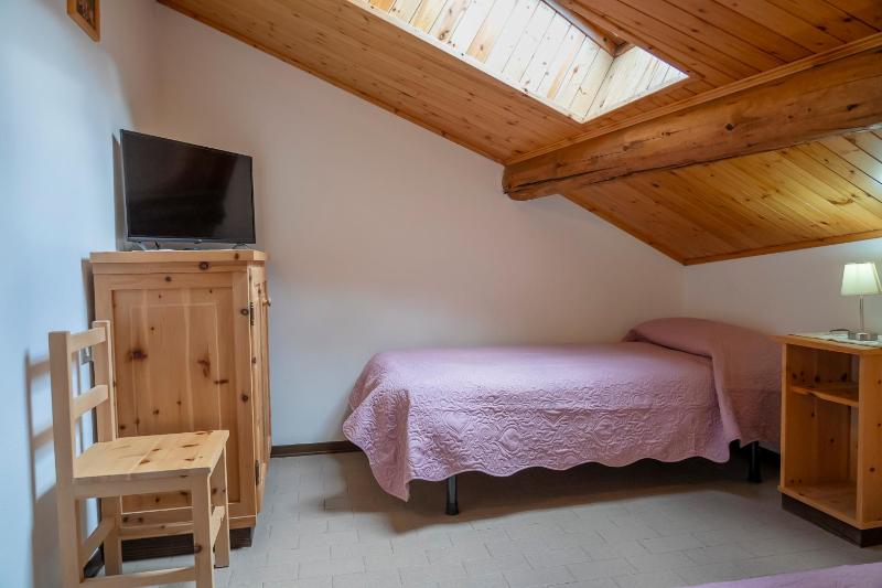 Twin Room image 2