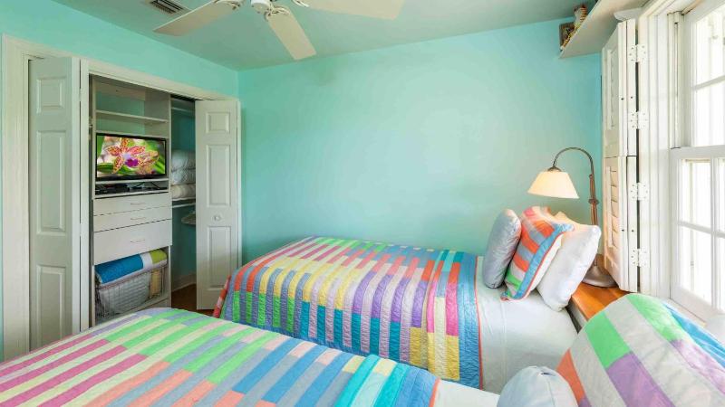 La Petite Penthouse by Last Key Realty - image 2