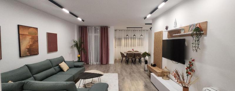 Green Apartment - image 11