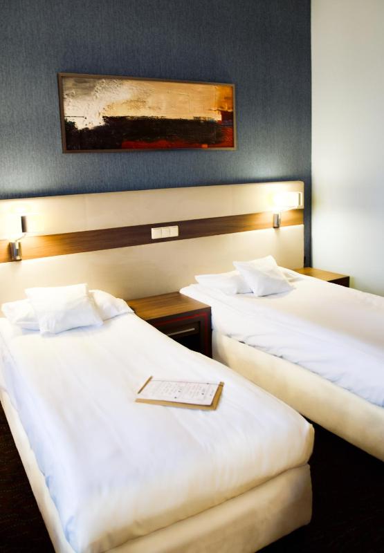Standard Double or Twin Room image 3