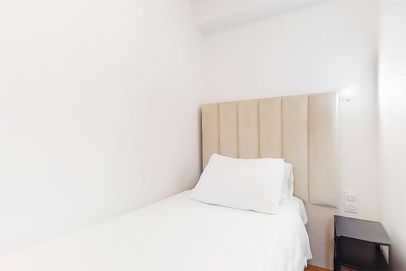 Single Room with Private Bathroom image 1