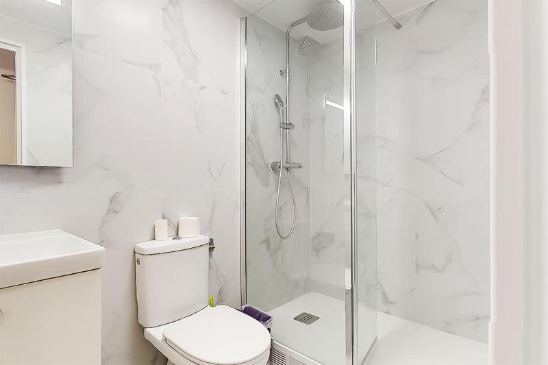 Triple Room with Private Bathroom image 1