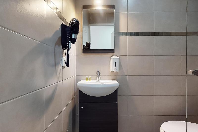 Single Room with Private Bathroom image 4