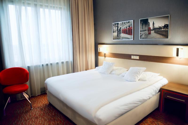 Standard Double or Twin Room image 1