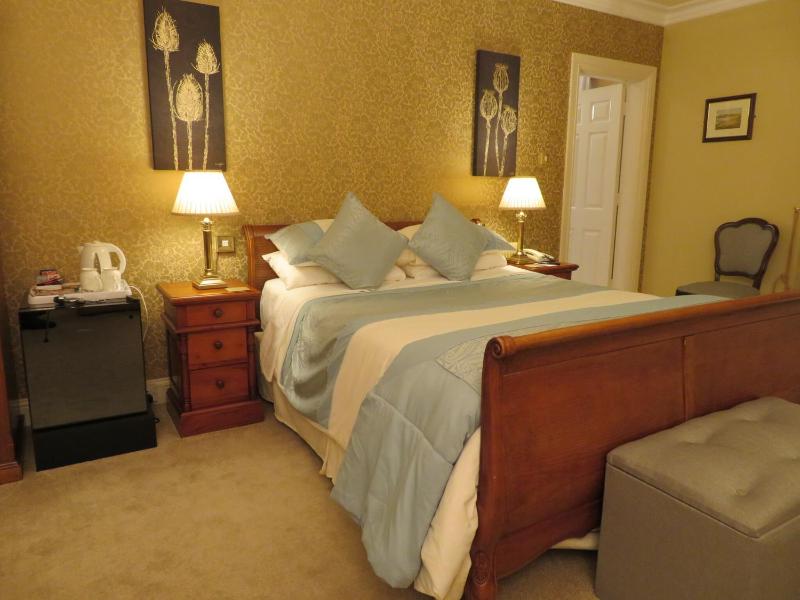 Deluxe Triple Room image 3