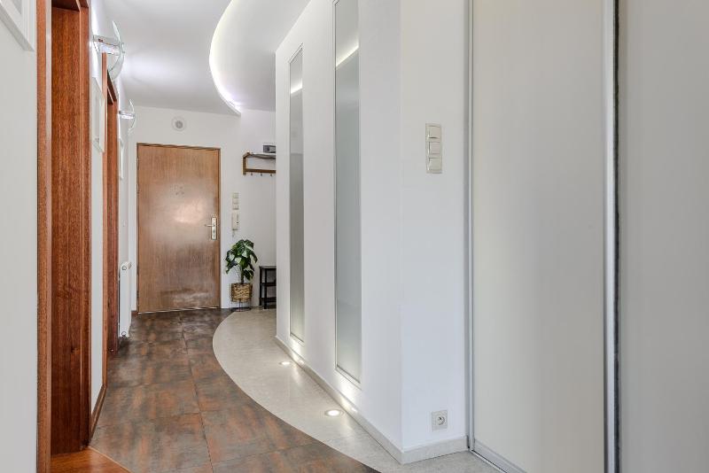 Lumina I Spacious 2BR Apart with Balcony I Jaccuzi I Parking - image 9