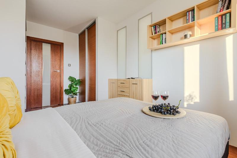 Lumina I Spacious 2BR Apart with Balcony I Jaccuzi I Parking - image 10