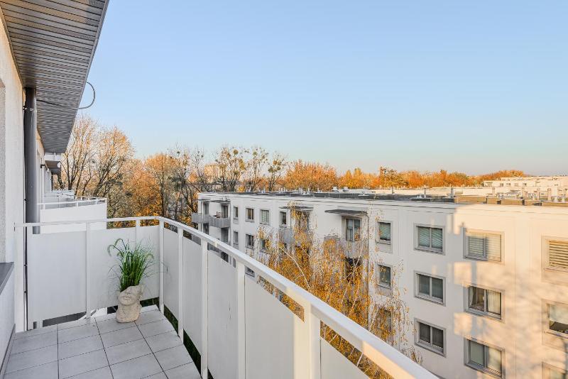 Lumina I Spacious 2BR Apart with Balcony I Jaccuzi I Parking - image 8