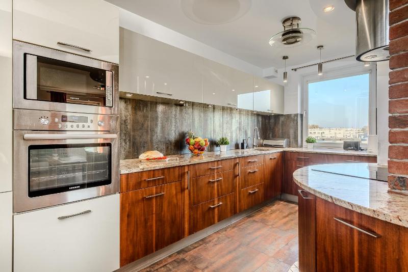Lumina I Spacious 2BR Apart with Balcony I Jaccuzi I Parking - image 14
