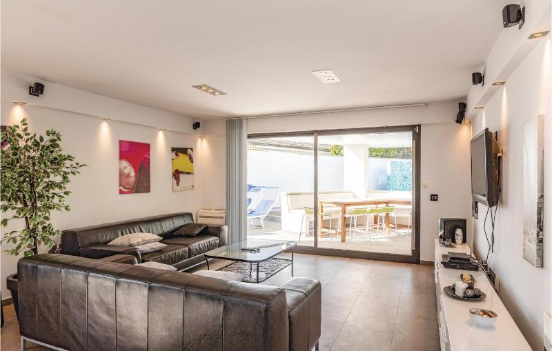 Three-Bedroom Holiday Home  image 1