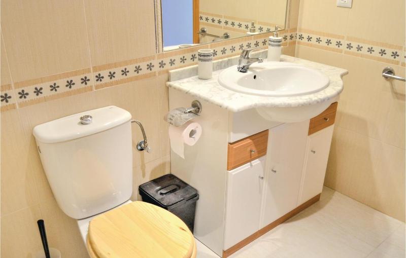 Beach Front Apartment In Orihuela Costa With Wifi - image 10