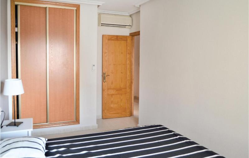 Beach Front Apartment In Orihuela Costa With Wifi - image 15