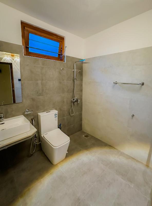 Solace Inn RESIDENCE - 5 Min Walk to Beach - image 32