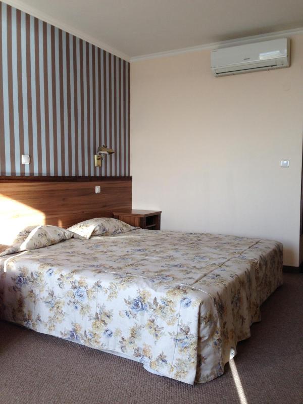 Double Room with Balcony image 3