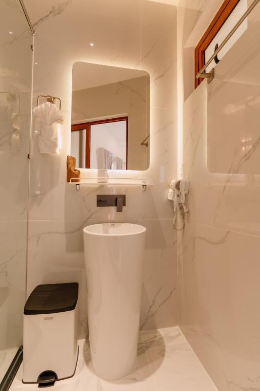 Hue River Side Villa - image 2